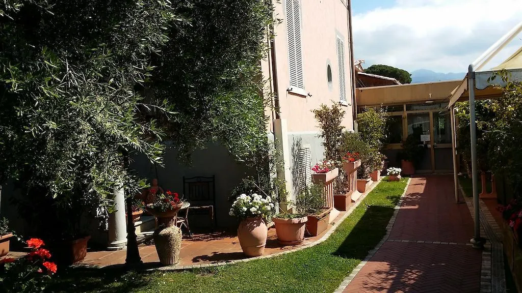 Hotel Villa Flores Marina di Pietrasanta 3*,  Italia