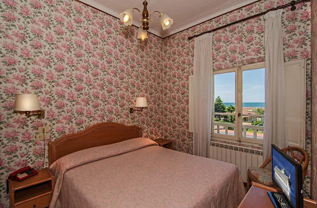 Hotel Villa Flores Marina di Pietrasanta 3*,  Italia
